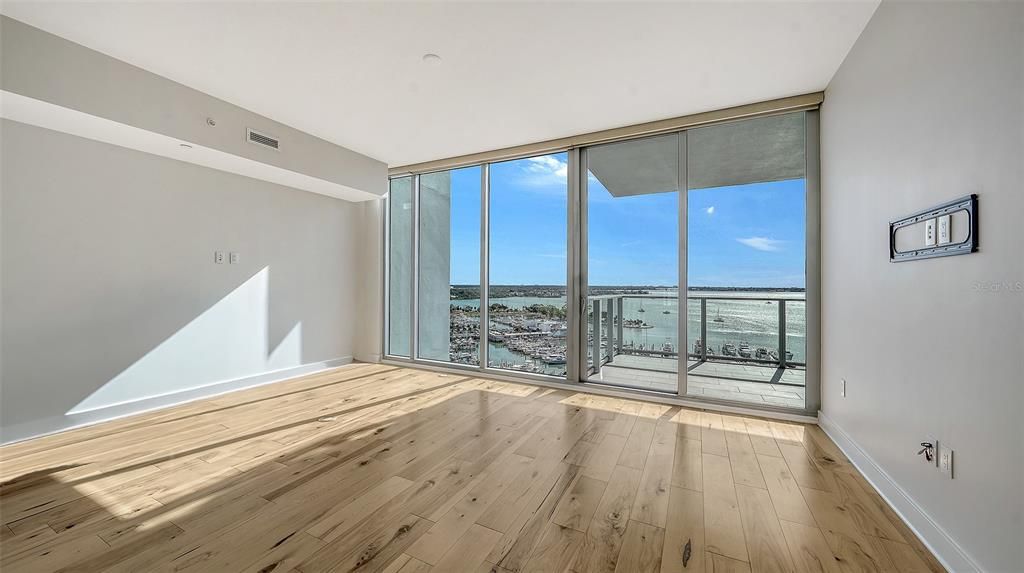 待售: $2,500,000 (2 贝兹, 2 浴室, 1770 平方英尺)