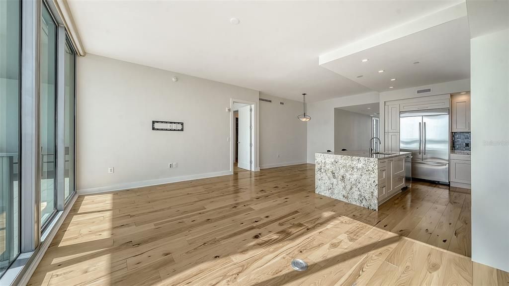 待售: $2,500,000 (2 贝兹, 2 浴室, 1770 平方英尺)