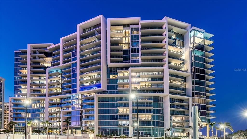 待售: $2,500,000 (2 贝兹, 2 浴室, 1770 平方英尺)