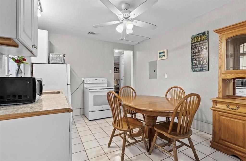 出租: $1,600 (1 贝兹, 1 浴室, 690 平方英尺)