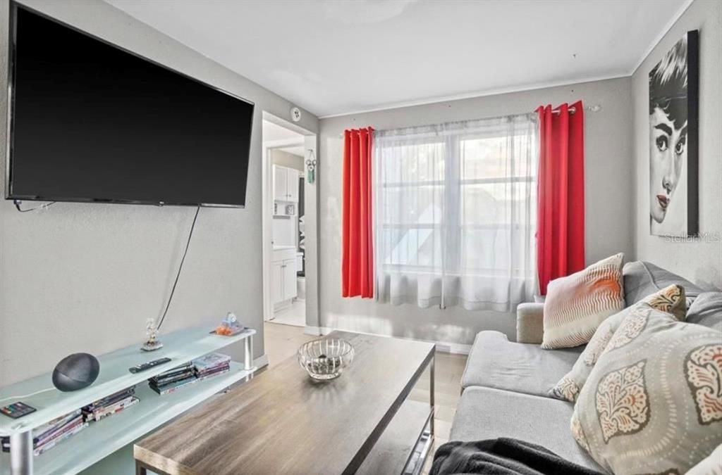 出租: $1,600 (1 贝兹, 1 浴室, 690 平方英尺)