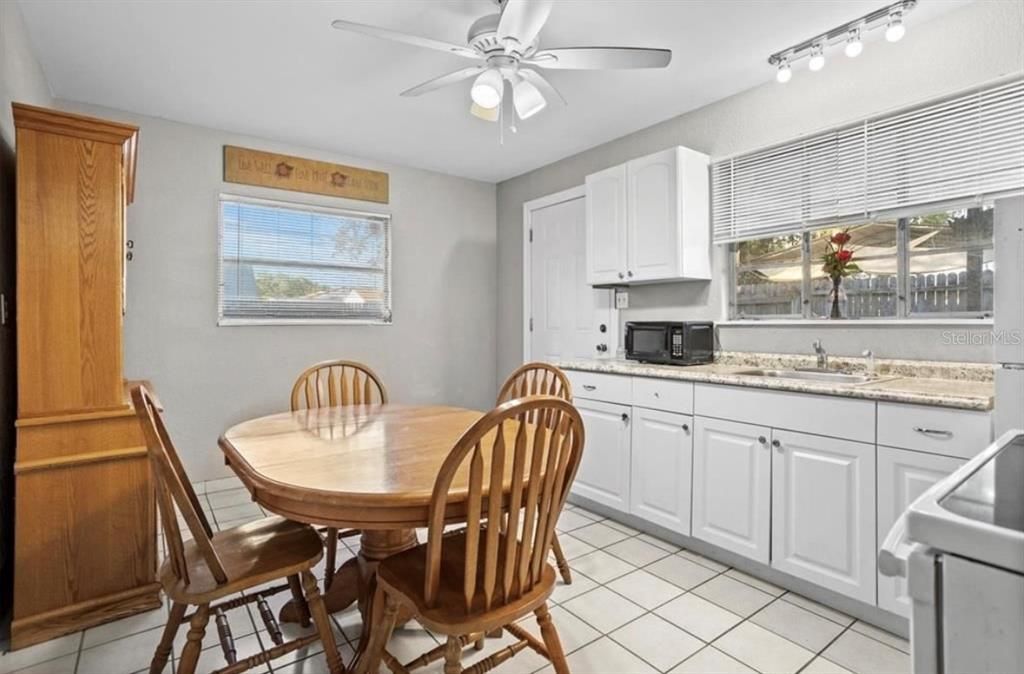 出租: $1,600 (1 贝兹, 1 浴室, 690 平方英尺)