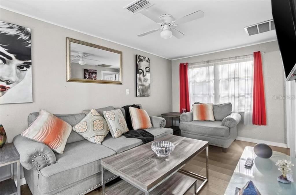 出租: $1,600 (1 贝兹, 1 浴室, 690 平方英尺)