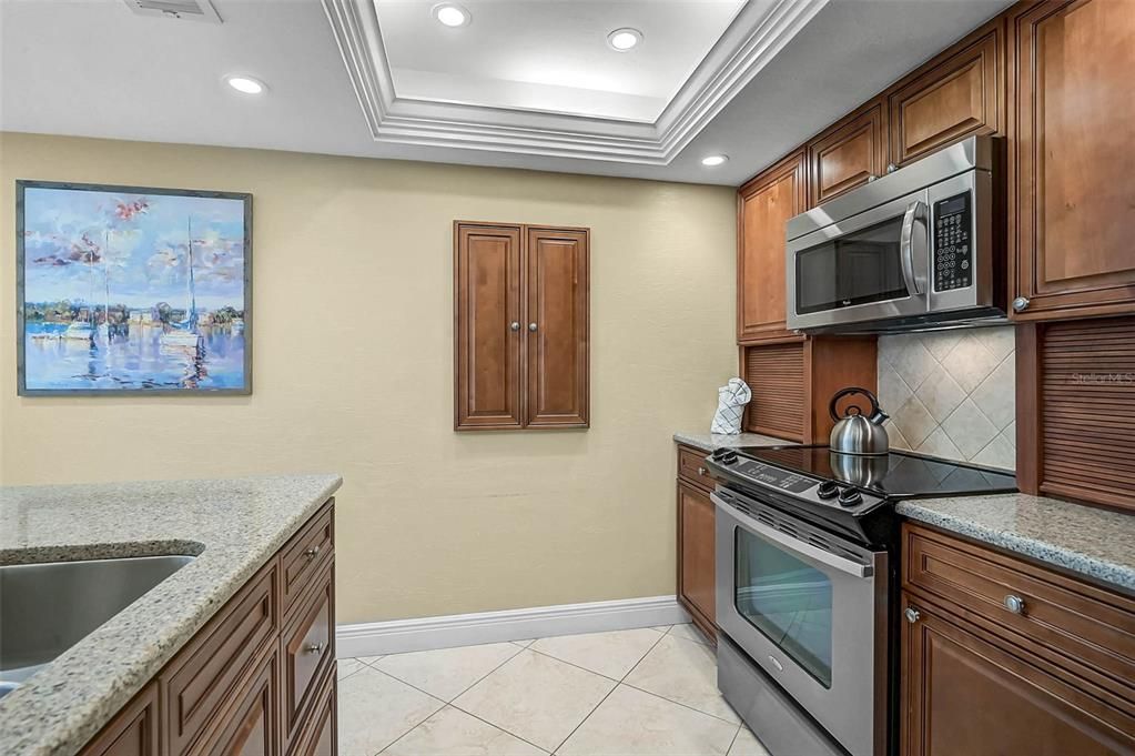 На продажу: $1,049,000 (2 спален, 2 ванн, 1215 Квадратных фут)