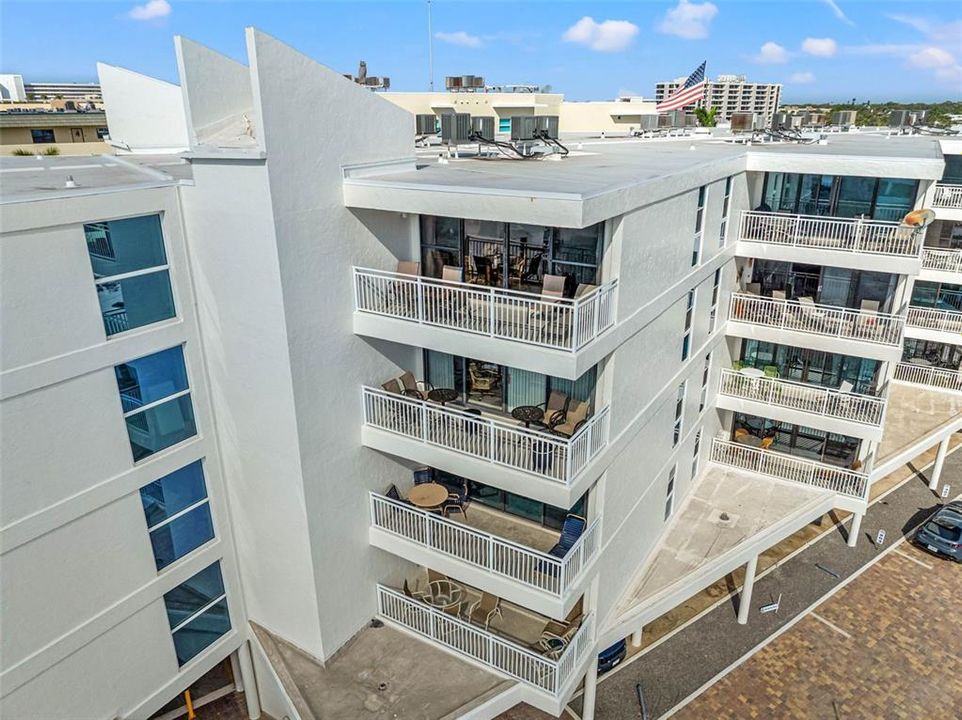 На продажу: $1,049,000 (2 спален, 2 ванн, 1215 Квадратных фут)