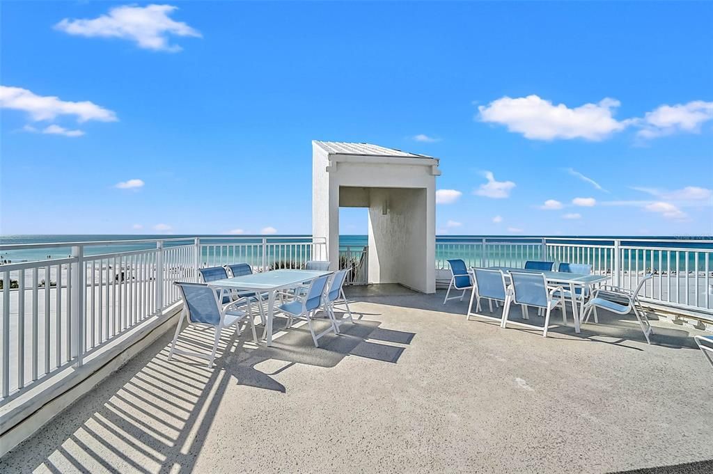 На продажу: $1,049,000 (2 спален, 2 ванн, 1215 Квадратных фут)