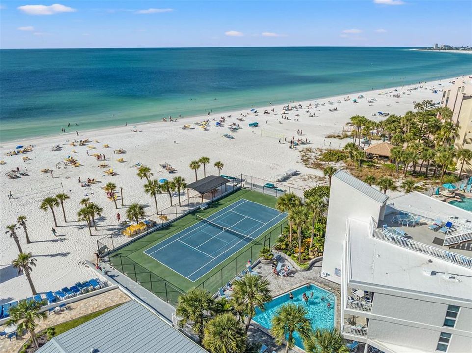 На продажу: $1,049,000 (2 спален, 2 ванн, 1215 Квадратных фут)