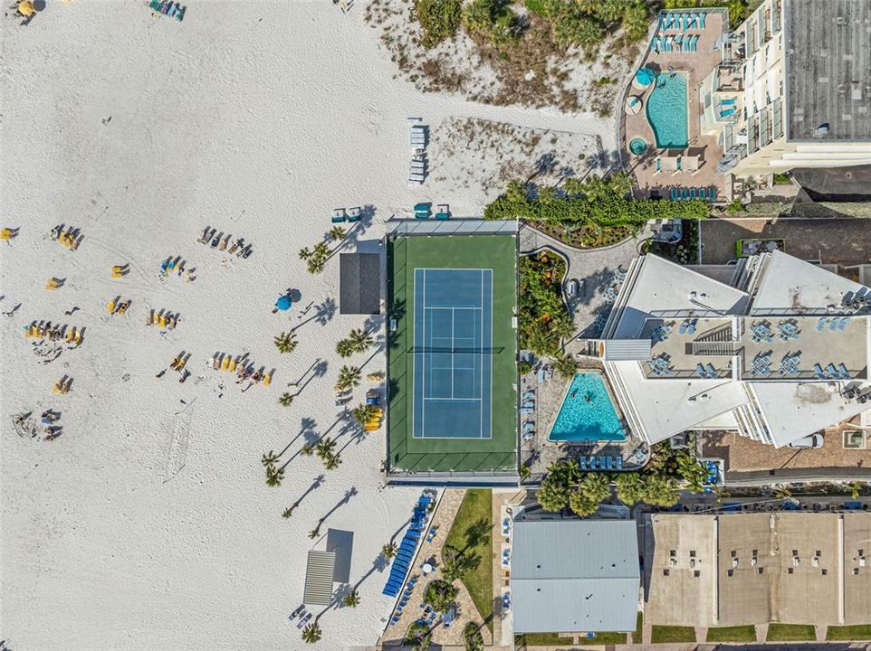 На продажу: $1,049,000 (2 спален, 2 ванн, 1215 Квадратных фут)