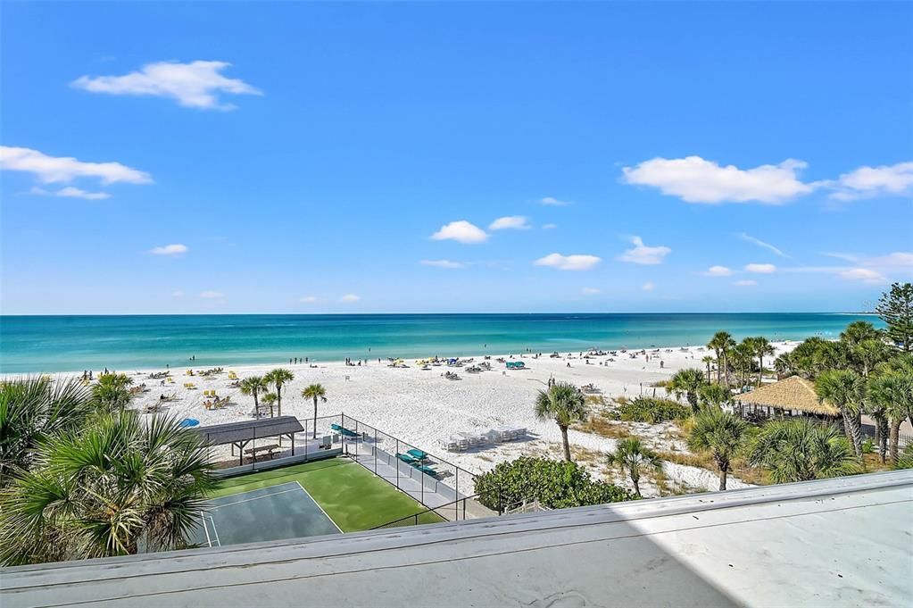 На продажу: $1,049,000 (2 спален, 2 ванн, 1215 Квадратных фут)