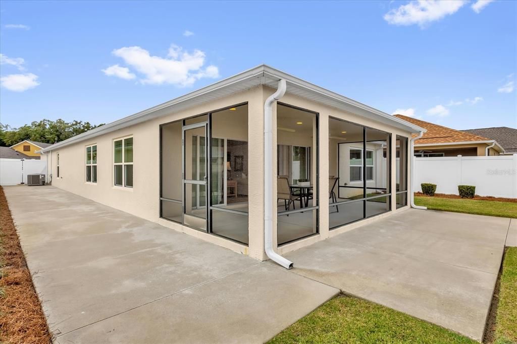 For Sale: $539,000 (3 beds, 2 baths, 1938 Square Feet)