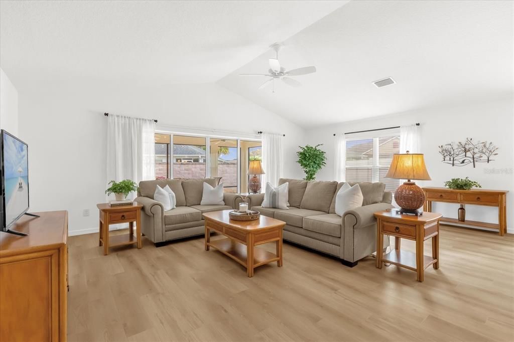 For Sale: $539,000 (3 beds, 2 baths, 1938 Square Feet)