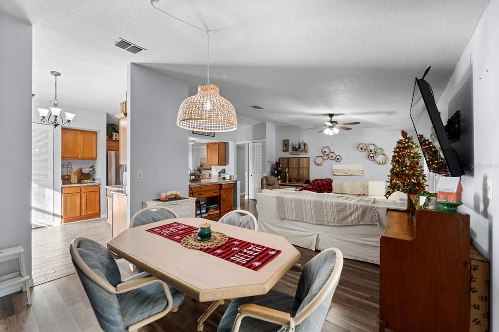 待售: $394,900 (3 贝兹, 2 浴室, 1570 平方英尺)