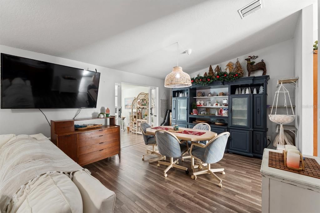 待售: $394,900 (3 贝兹, 2 浴室, 1570 平方英尺)