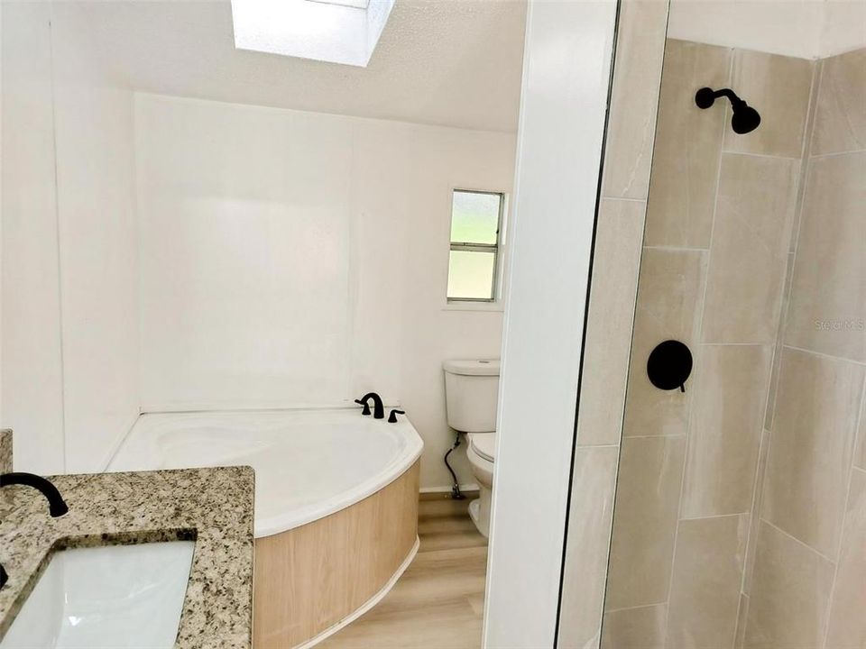 En Venta: $280,000 (4 camas, 2 baños, 1404 Pies cuadrados)