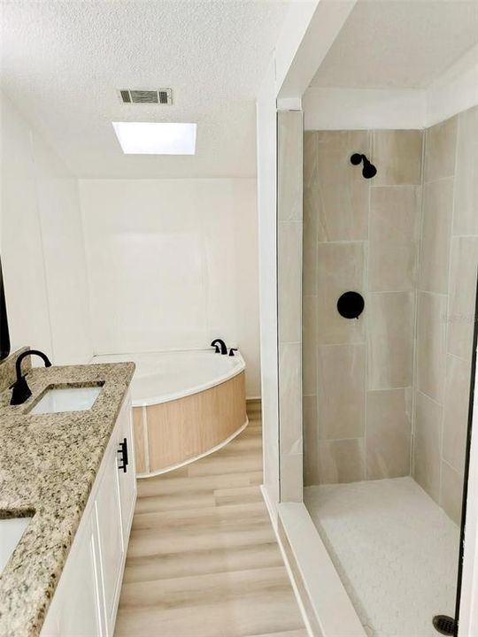 En Venta: $280,000 (4 camas, 2 baños, 1404 Pies cuadrados)