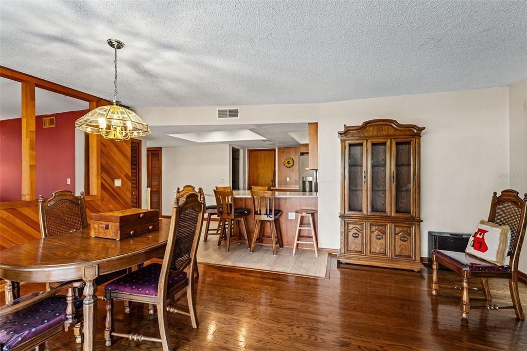 На продажу: $635,000 (4 спален, 3 ванн, 2442 Квадратных фут)