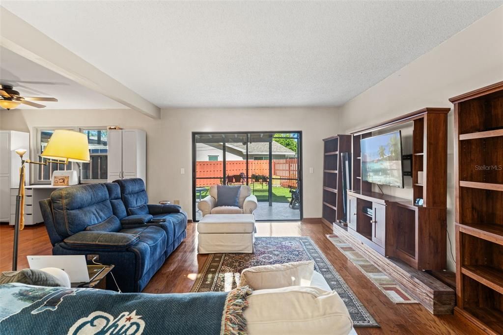 На продажу: $635,000 (4 спален, 3 ванн, 2442 Квадратных фут)