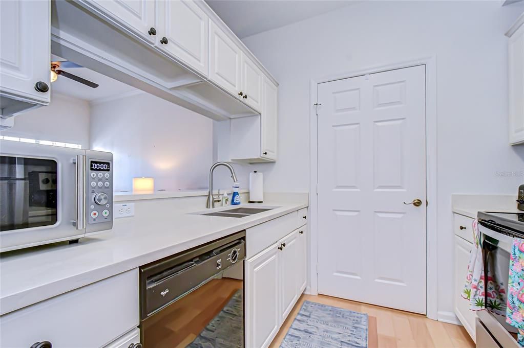 На продажу: $389,000 (1 спален, 1 ванн, 673 Квадратных фут)