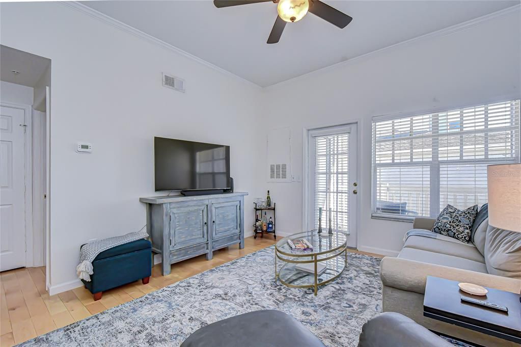 На продажу: $389,000 (1 спален, 1 ванн, 673 Квадратных фут)