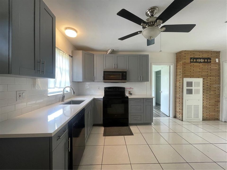 En Renta: $6,800 (5 camas, 3 baños, 2147 Pies cuadrados)