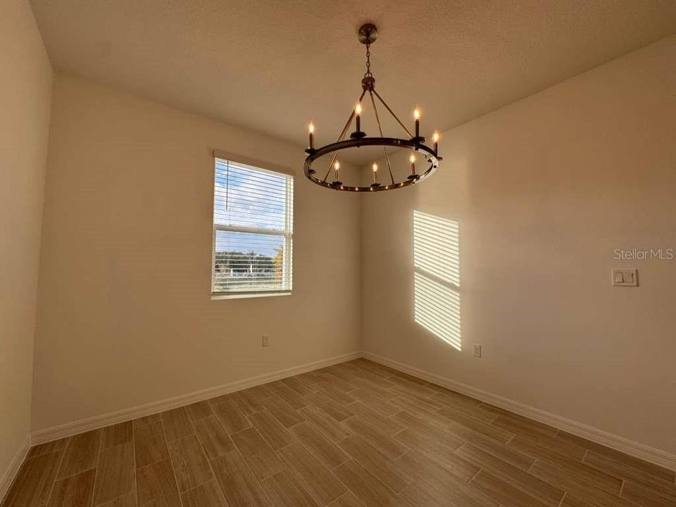 For Rent: $2,600 (3 beds, 2 baths, 1709 Square Feet)