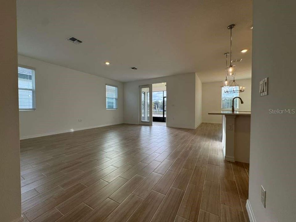 For Rent: $2,600 (3 beds, 2 baths, 1709 Square Feet)