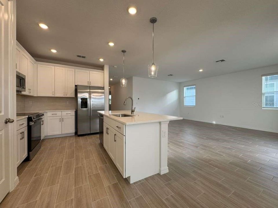 For Rent: $2,600 (3 beds, 2 baths, 1709 Square Feet)