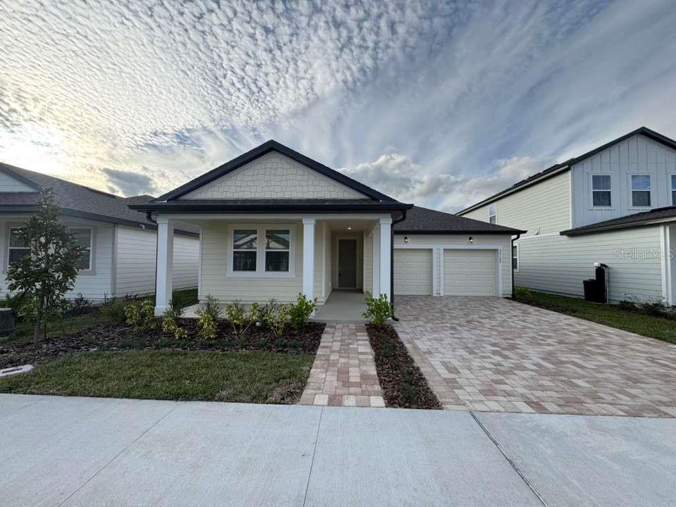 For Rent: $2,600 (3 beds, 2 baths, 1709 Square Feet)