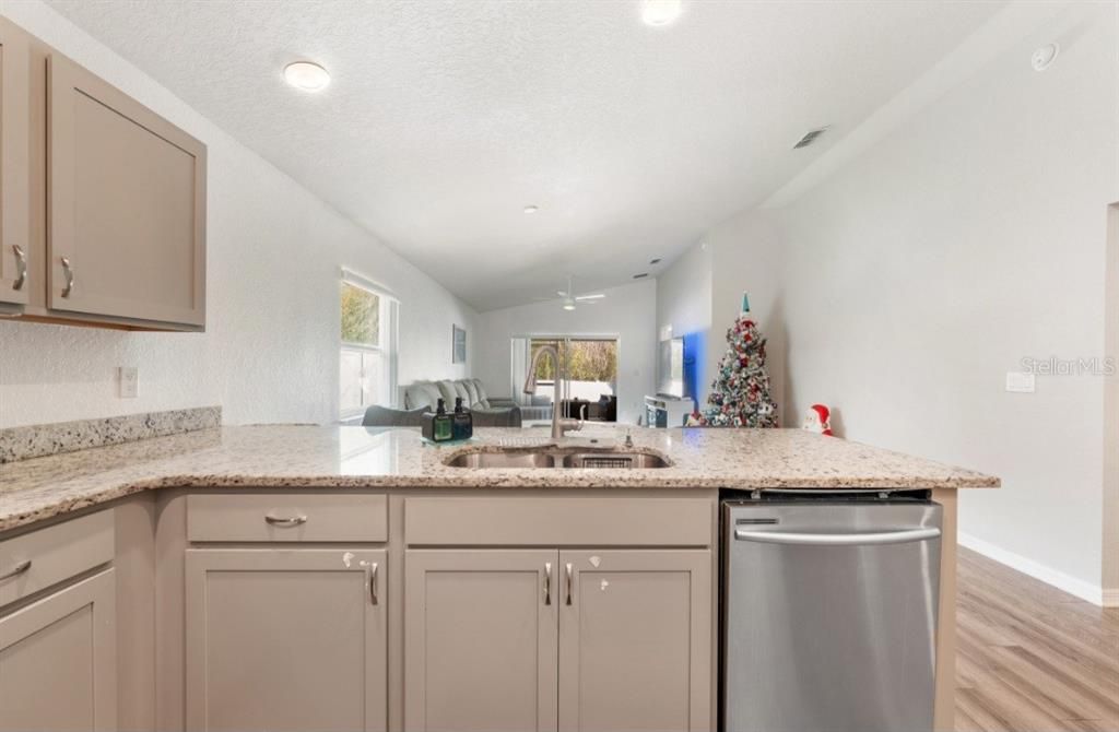 出租: $1,500 (3 贝兹, 2 浴室, 1482 平方英尺)