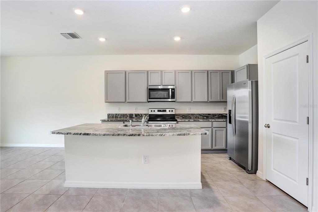 En Renta: $2,000 (3 camas, 2 baños, 1673 Pies cuadrados)