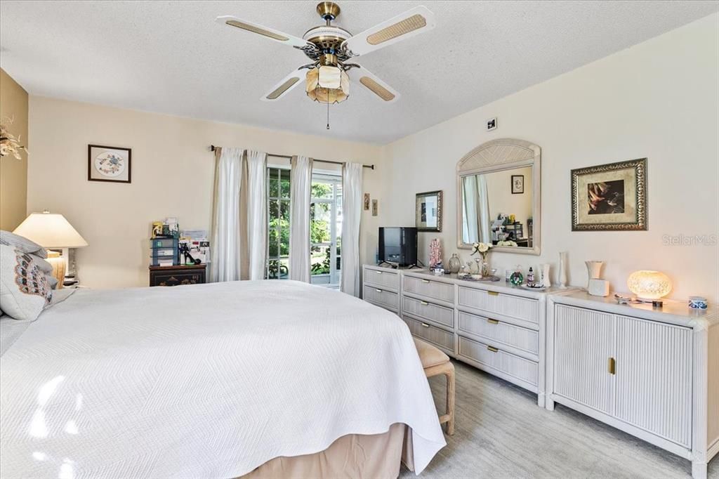 For Sale: $297,000 (3 beds, 2 baths, 1341 Square Feet)