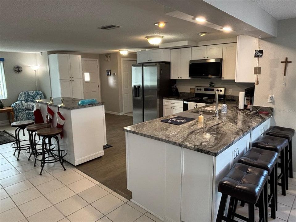 For Sale: $319,900 (3 beds, 2 baths, 1549 Square Feet)