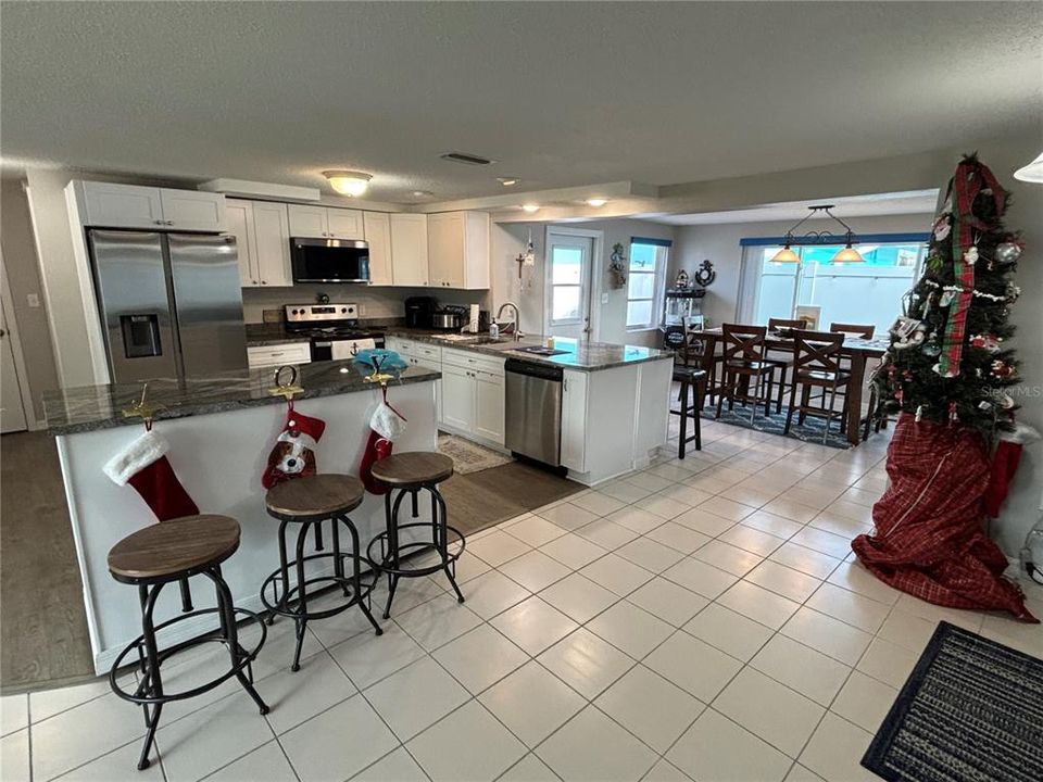 For Sale: $319,900 (3 beds, 2 baths, 1549 Square Feet)