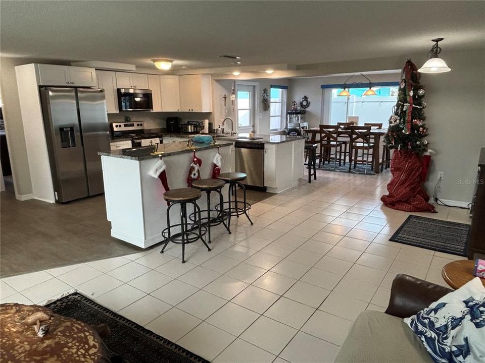 For Sale: $319,900 (3 beds, 2 baths, 1549 Square Feet)