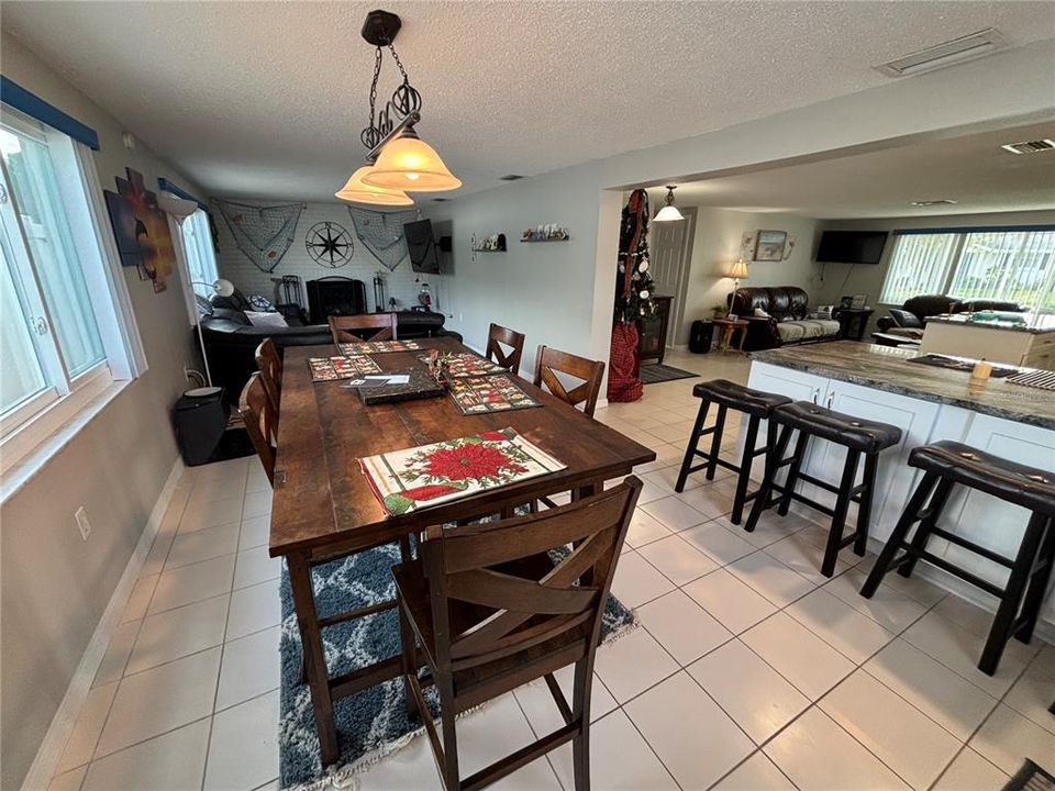 For Sale: $319,900 (3 beds, 2 baths, 1549 Square Feet)