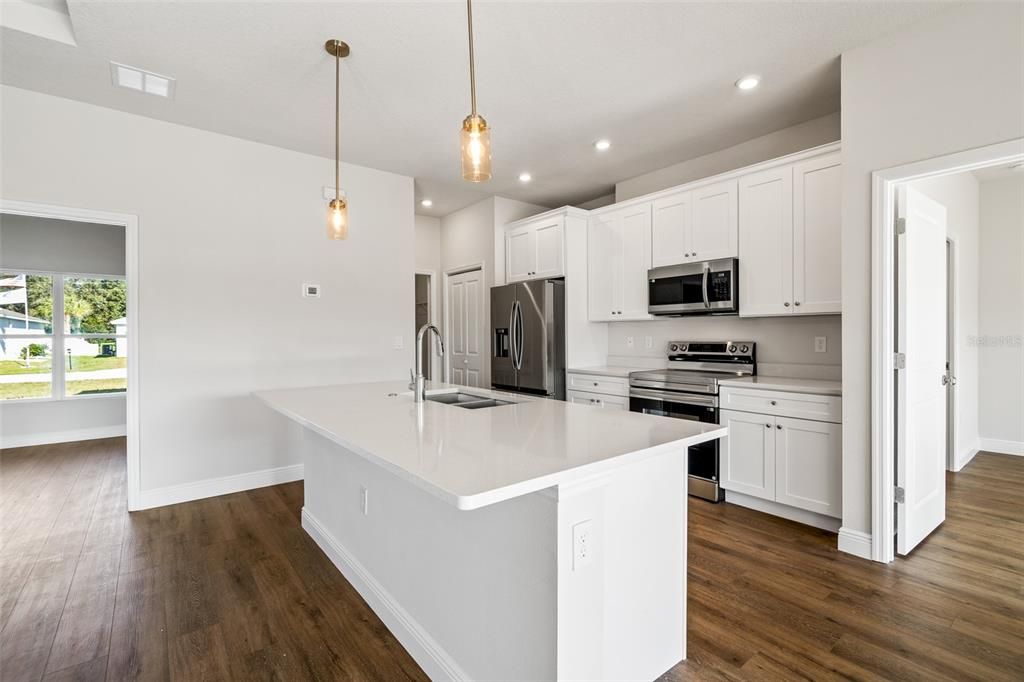 На продажу: $304,900 (3 спален, 2 ванн, 1670 Квадратных фут)