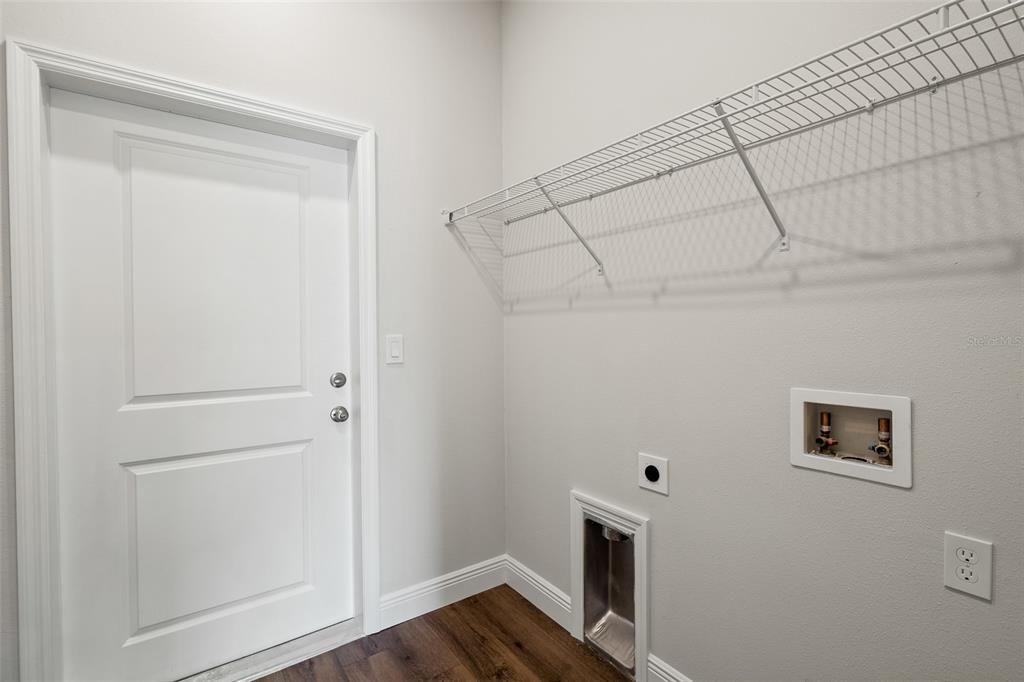 На продажу: $304,900 (3 спален, 2 ванн, 1670 Квадратных фут)