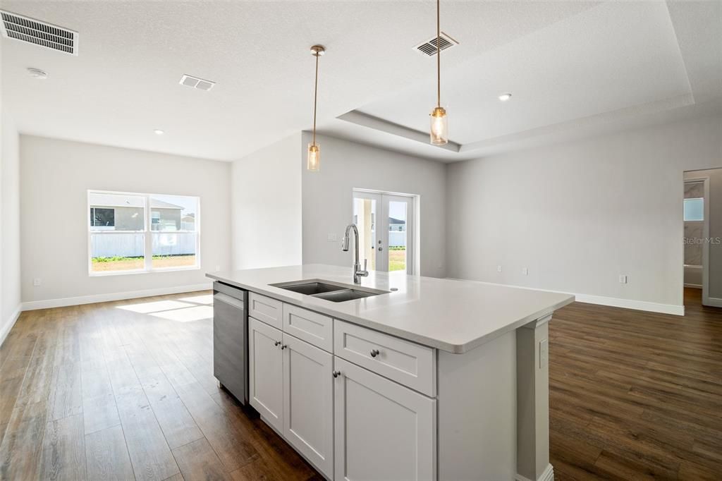 На продажу: $304,900 (3 спален, 2 ванн, 1670 Квадратных фут)