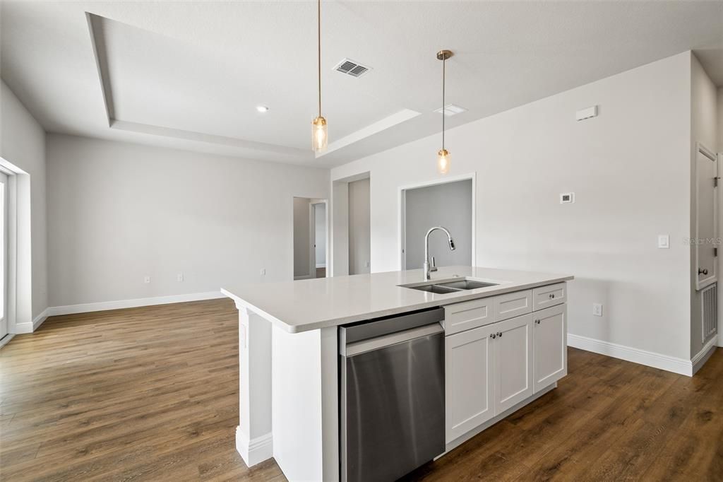 На продажу: $304,900 (3 спален, 2 ванн, 1670 Квадратных фут)