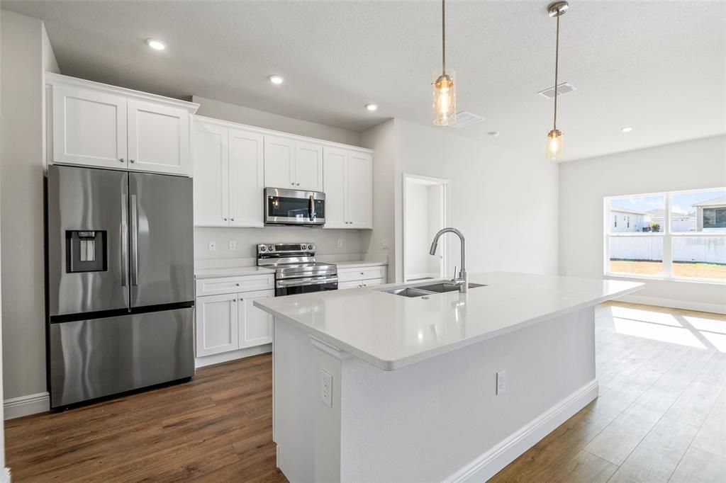 На продажу: $304,900 (3 спален, 2 ванн, 1670 Квадратных фут)