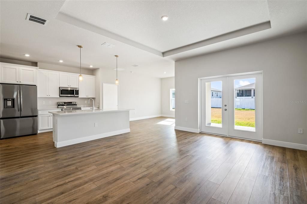 На продажу: $304,900 (3 спален, 2 ванн, 1670 Квадратных фут)