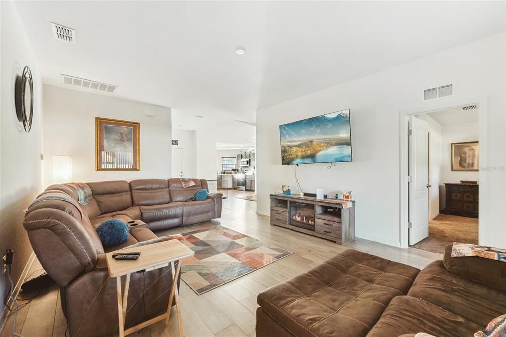 For Rent: $2,200 (3 beds, 2 baths, 1500 Square Feet)