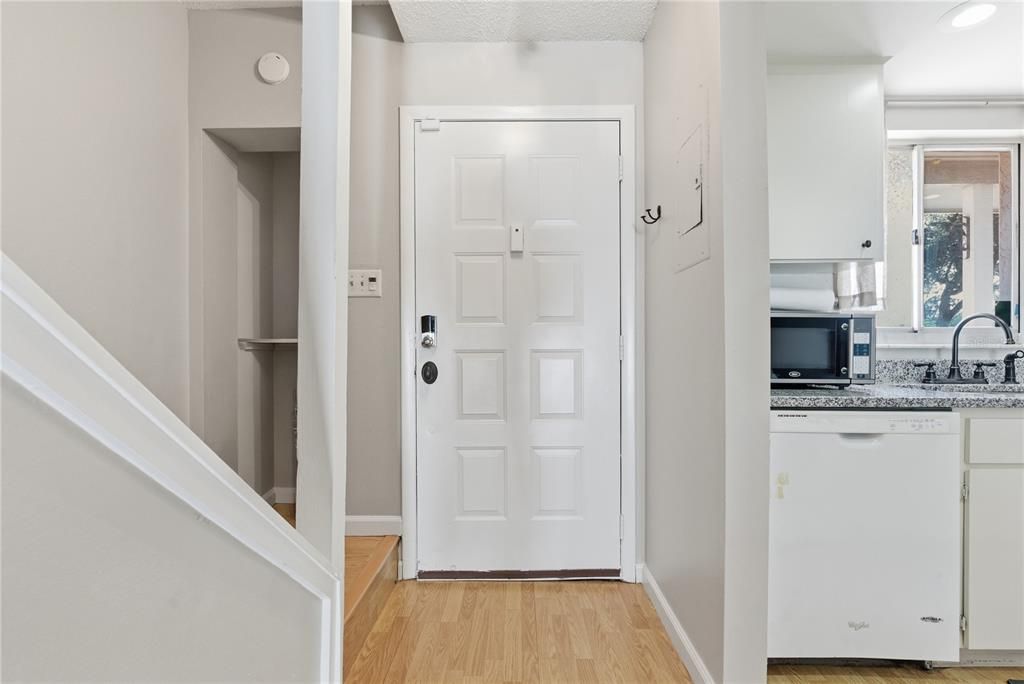 En Renta: $1,650 (2 camas, 2 baños, 800 Pies cuadrados)