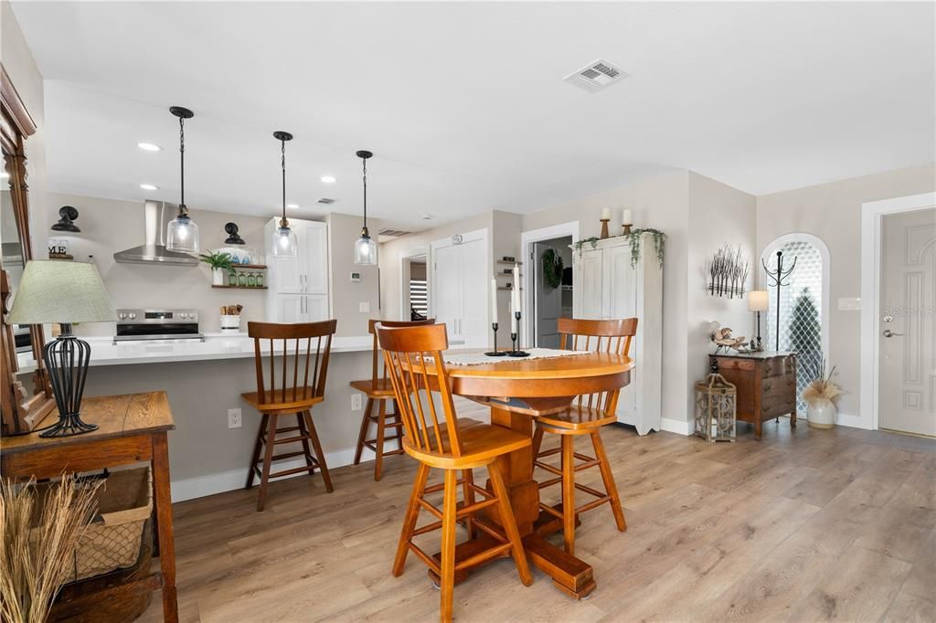 待售: $625,000 (3 贝兹, 2 浴室, 1617 平方英尺)