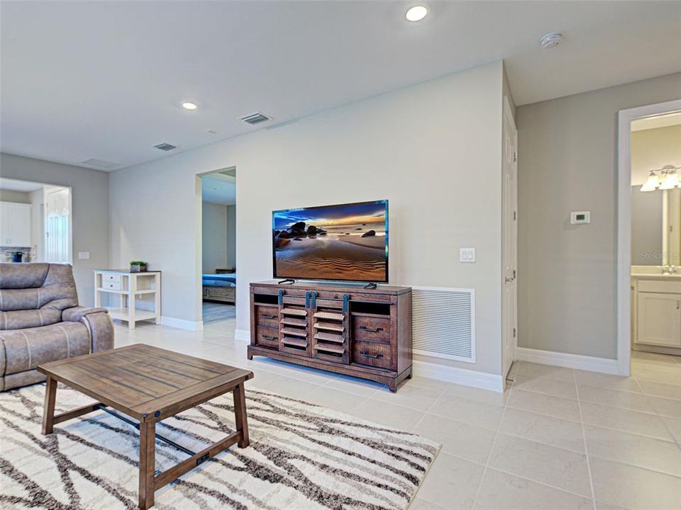 待售: $425,000 (2 贝兹, 2 浴室, 1436 平方英尺)