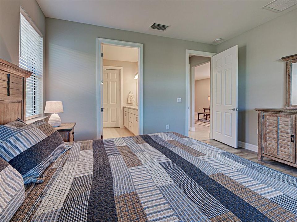 待售: $425,000 (2 贝兹, 2 浴室, 1436 平方英尺)