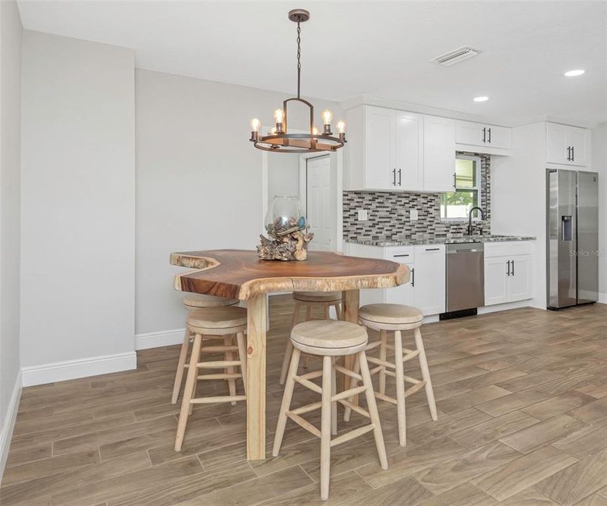 На продажу: $479,900 (3 спален, 3 ванн, 1546 Квадратных фут)