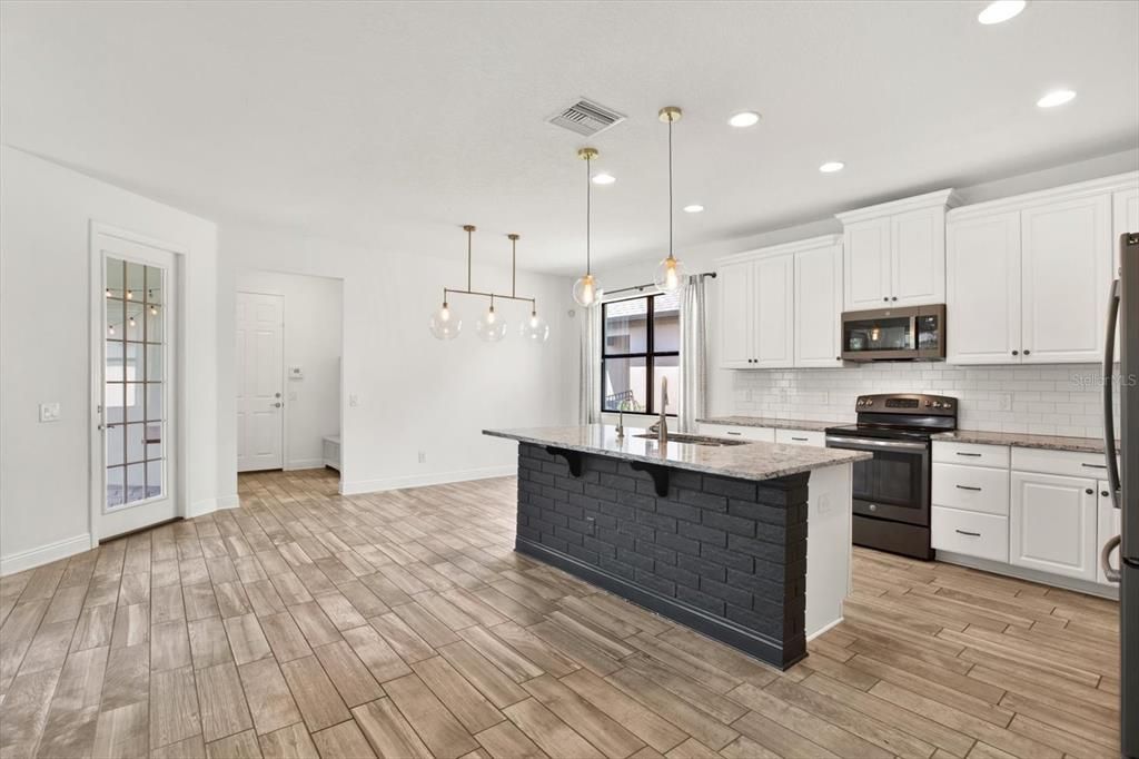 出租: $3,950 (4 贝兹, 3 浴室, 2502 平方英尺)