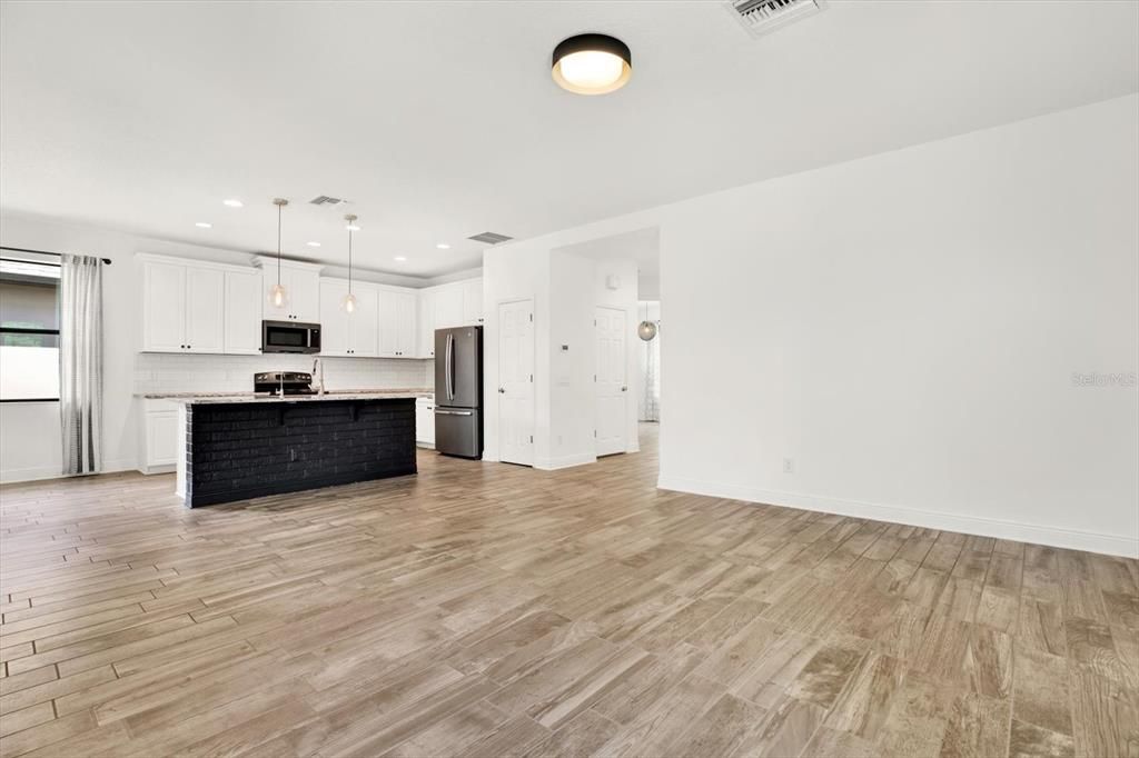 出租: $3,950 (4 贝兹, 3 浴室, 2502 平方英尺)