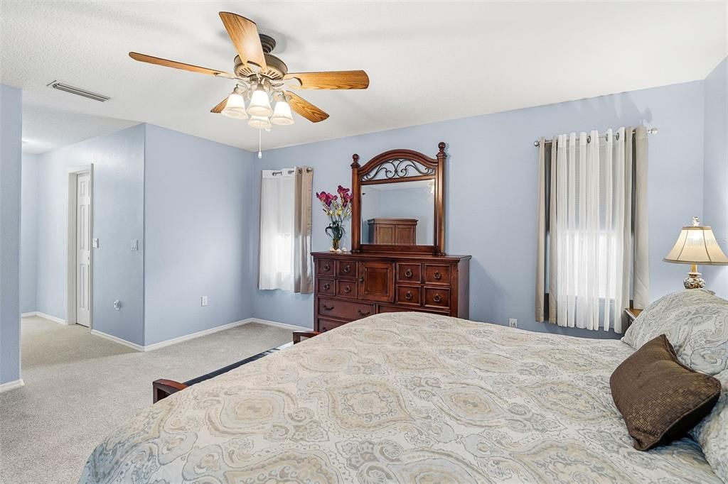 En Venta: $479,999 (3 camas, 2 baños, 2146 Pies cuadrados)